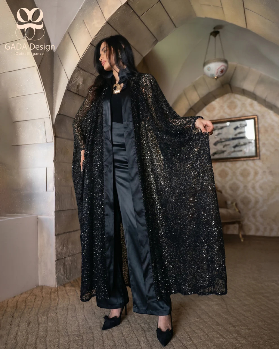 قبعة شبكية مرصعة بأحجار الراين
